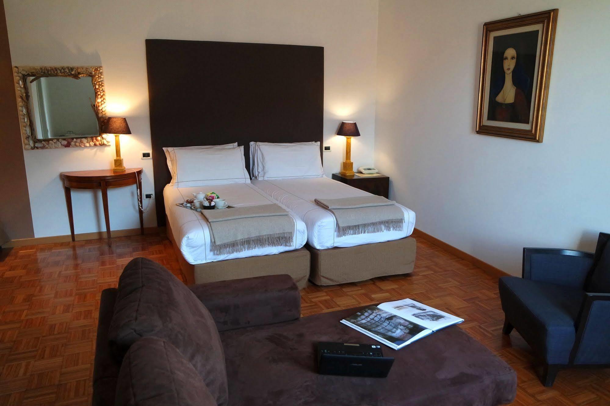 Albergo Del Sole Porto Valtravaglia Exterior photo